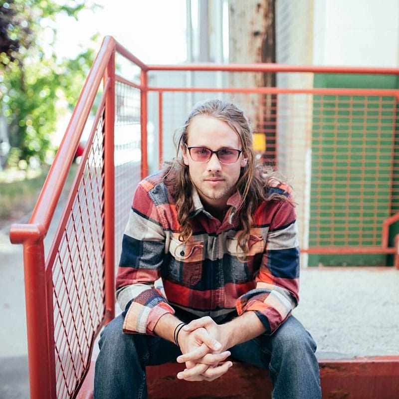 Go for that classic, classy look with the popular Jura frame.